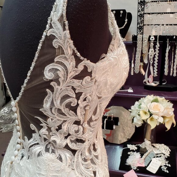 Mori Lee 5869 Size 6 Ivory/Honey Tulle/Lace Fit & Flare Bridal Gown - Picture 3 of 7